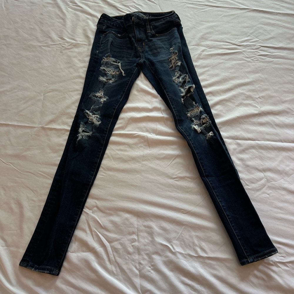 Dark wash American Eagle ripped jeans